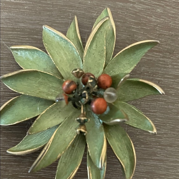 Vintage Green and Gold Floral Brooch - Picture 4 of 11